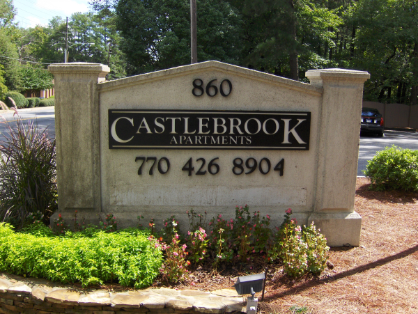 Apartment Monument Sign in Need of REPAIR