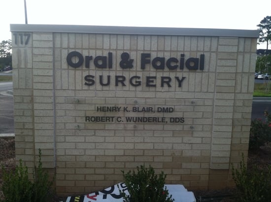 Atlanta_Oral__Facial_-_Monument_Sign_-_Dimensional_Letters_-_Metal_Letters_-_Painted_-_Acrylic_Vinyl_Panel_-_Stainless_Standoff_-_Security_3-1