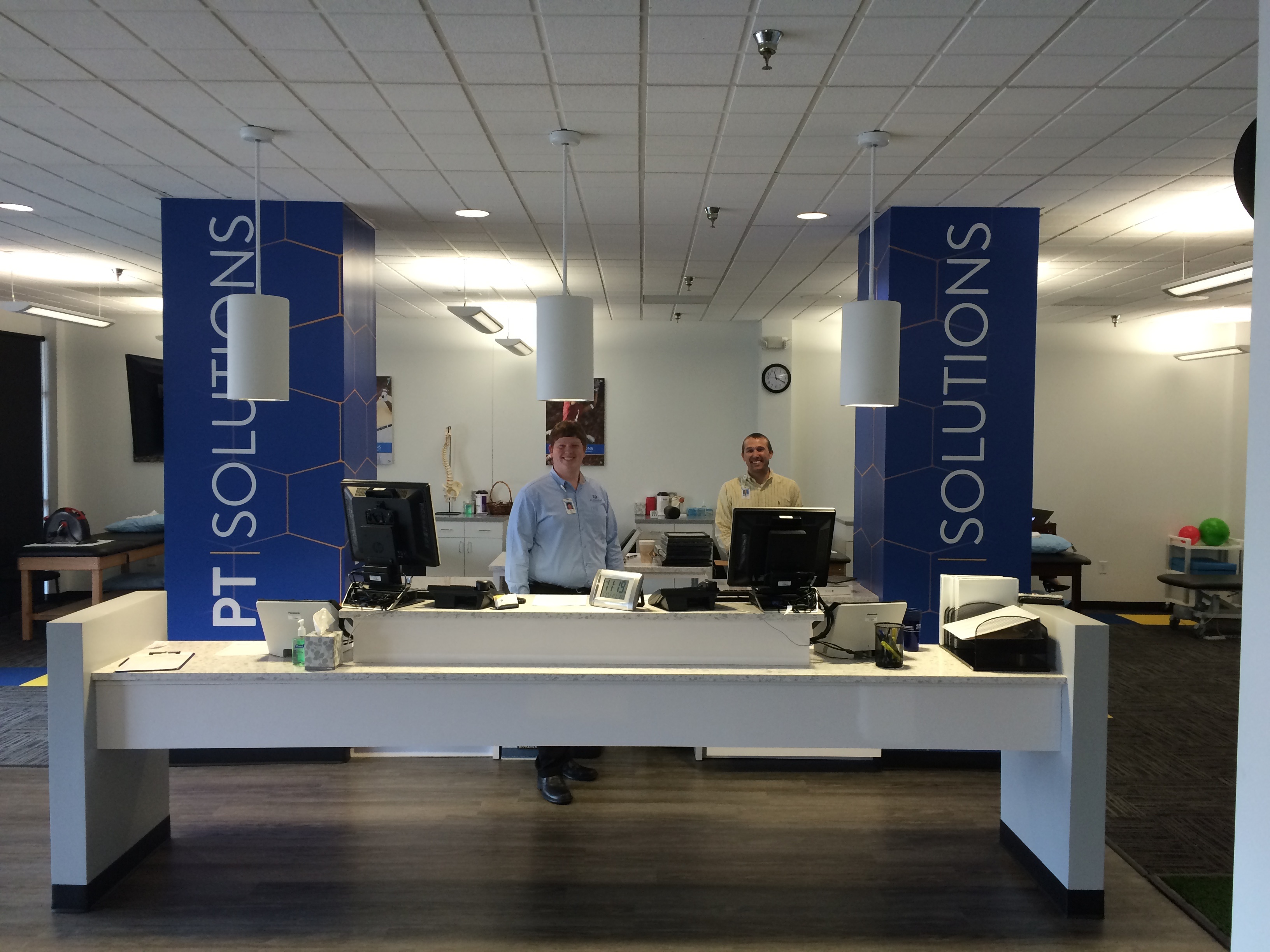 Column-Wall-Wraps, logo on wall in business