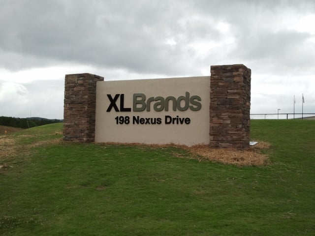 Dimensional-Letters-on-Monument-Business-Sign, Easy to read business monument sign