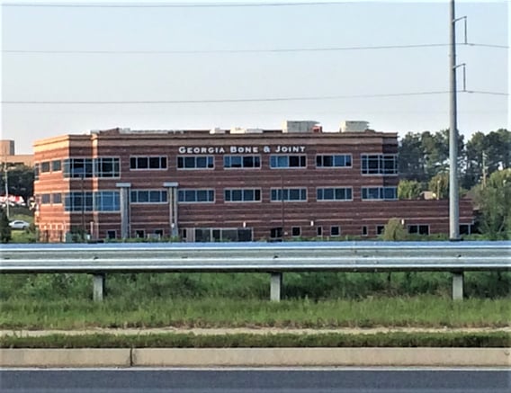 New-Channel-Letters-on-back-of-Building.jpg