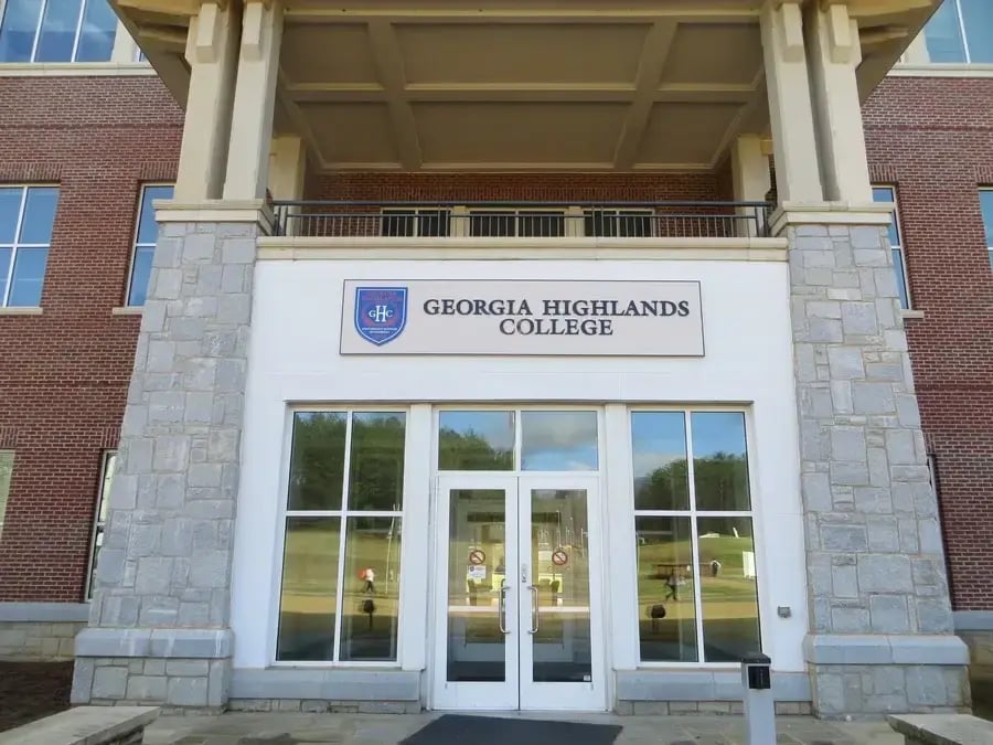 College Seal & Dimensional Letters on Aluminum Pan Entrance Sign