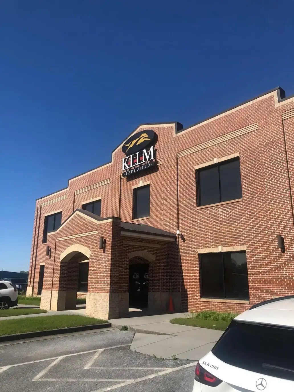 Channel Letters and Logo Box Sign - Cartersville